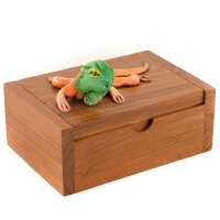 Kleine Holzschachtel Holzdose mit Echse auf Deckel